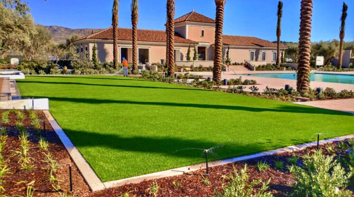 mattboone19's tweet photo. Nice little BAT Synthetic Turf Pool Park Install Irvine Ca. Nice work guys!! #synturf #artificialturf #syntheticturf #poolturf #irvine #poolpark #green #playturf #loungeturf https://t.co/bfcBpo4H6d