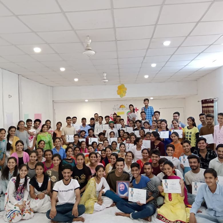 sancy_sharma's tweet photo. Completed B'day Special YES+! In Ghumarwin city with lots of enthusiasm and positivity, many souls had great experience of sudarshan Planted 100 trees in single day kriya#knowledge#fun#the_art_of_living#B'day_celebration#positivity https://t.co/f30ygo2AbV