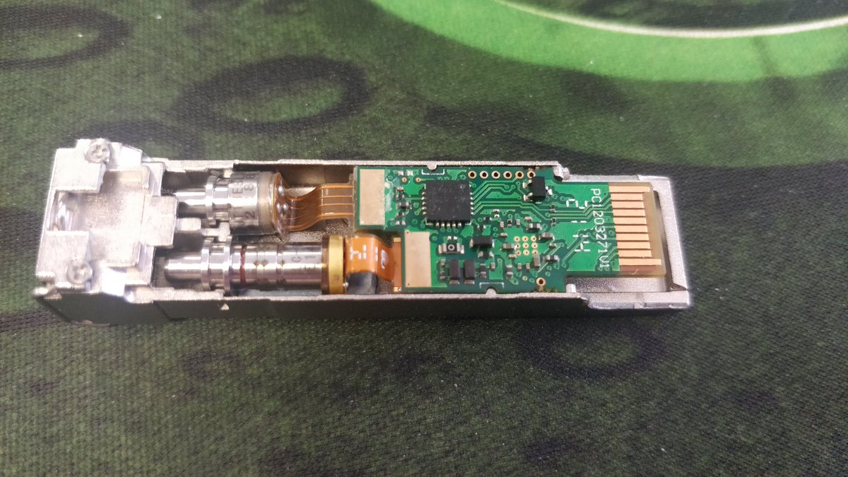 SqualalaPowa's tweet image. Pour ceux qui se demandent comment c'est foutu dans un SFP.
Ici c'est un SFP+ LR.