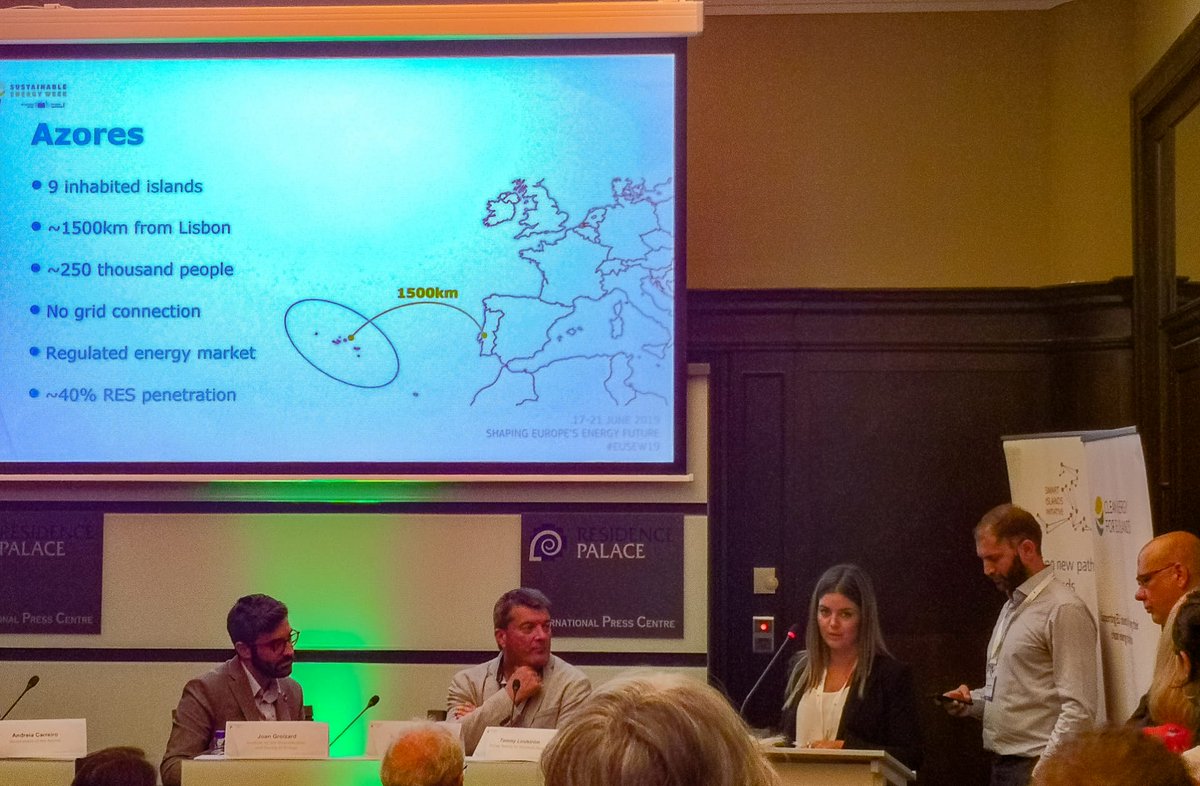 The #EUSEW2019 continues with the session "#Islands as Lighthouses of #Europe's #Decarbonisatiom" and the presence of <a href="/AzoresEUoffice/">Azores EU Office</a>. @AMCarreiro296 shows the efforts made from the <a href="/GovernoAcores/">Governo dos Açores</a> to achieve the #EU #goals. 
More: eusew.eu/islands-lighth…
<a href="/EuropaRUP/">Europa Rup | Outermost EU</a> #Azores