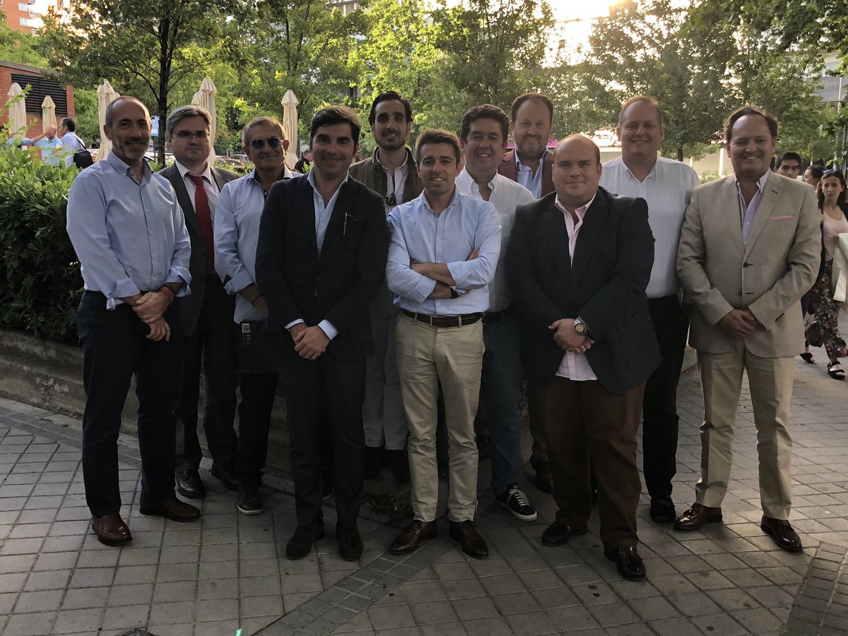 aramedseg's tweet photo. Aprovechando la asistencia al #GSII19 tuvimos junta de @CIACorredores #innovacion #seguros #mediacionunida #juntossumamos https://t.co/kvQns2TvLI