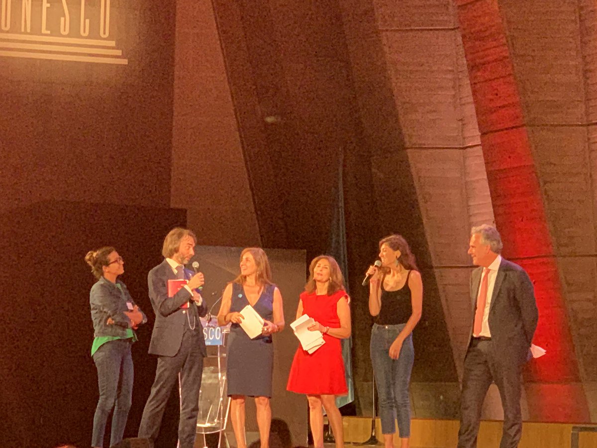 Faridagrlt's tweet image. @VillaniCedric conclusion de #TechFrancaise Comment féminiser un secteur trop masculin .. ? 
Des quotas ?? ..