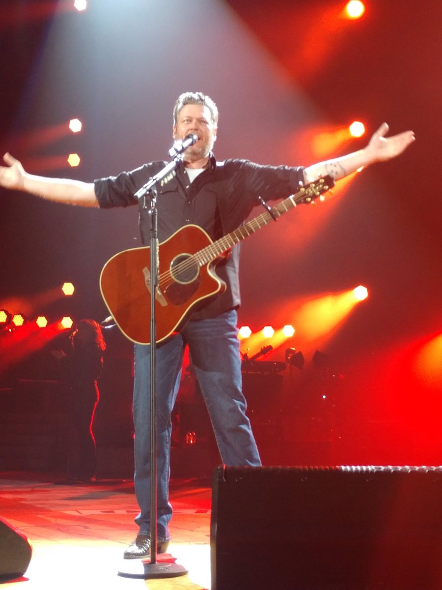 hall_aphall60's tweet photo. HAPPY BIRTHDAY #bigdaddy #BlakeShelton #BlakeSheltonJacksonville https://t.co/yZ7u78VQ3L