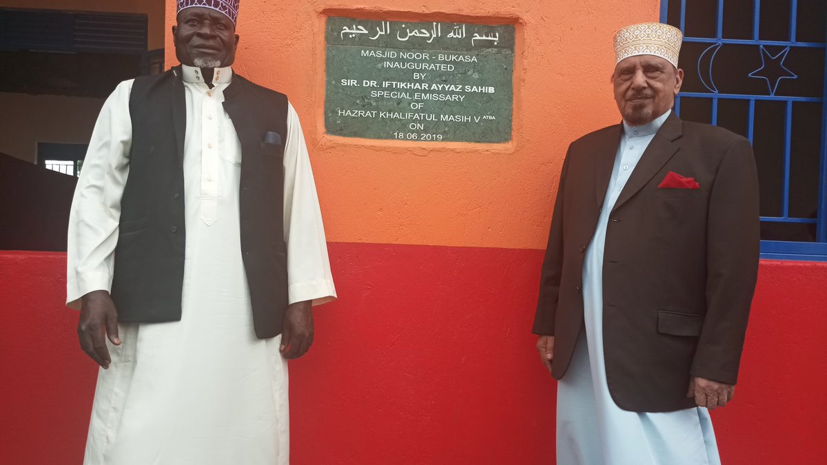 ssenfukamalik's tweet photo. By the grace of Allah the emissary of Huzur Aqidas ATBA has inaugurated Noor Mosque and the Humanity First Borehole in Bukasa Jama'at, Kamuli Region.
Over 1500 have graced the occasion.
#NoorMosque #WaterForLife
#BukasaJama'at #KamuliRegion https://t.co/5rJqRsyqdh