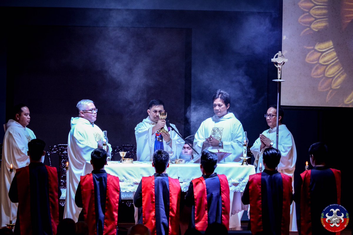 theletrandomnet's tweet photo. The eucharistic celebration was presided by the Very Rev. Fr. Napoleon Sipalay, Jr. O.P., the Prior Provincial of the Dominican Province of the Philippines.
#LDYG #SiempreArriba #ArribaLetran #Letran400 https://t.co/YxnmjpBR8v