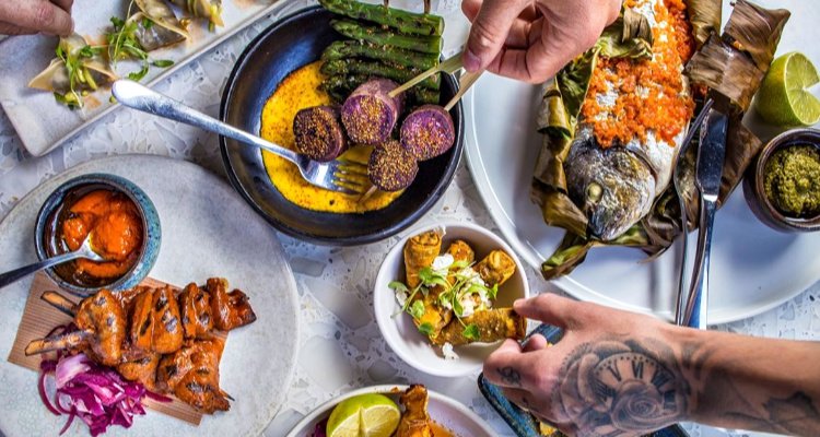 .<a href="/SenorCevicheLDN/">Señor Ceviche</a> coming up with the brunch goods. £39 for bottomless drinks, three courses, a side and a sharing dessert. Praise. designmynight.com/london/restaur… <a href="/DesignMyNight/">DesignMyNight</a>