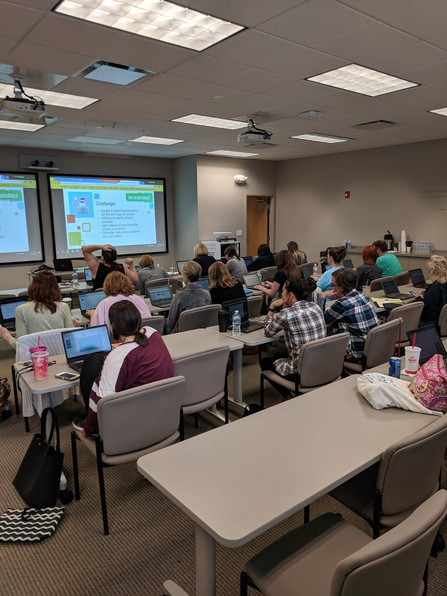 NEOnetEdTech's tweet photo. Full house for @GoogleForEdu Certified Educator Level 1 exam training camp! #GCE1 https://t.co/tUyu5n6diW