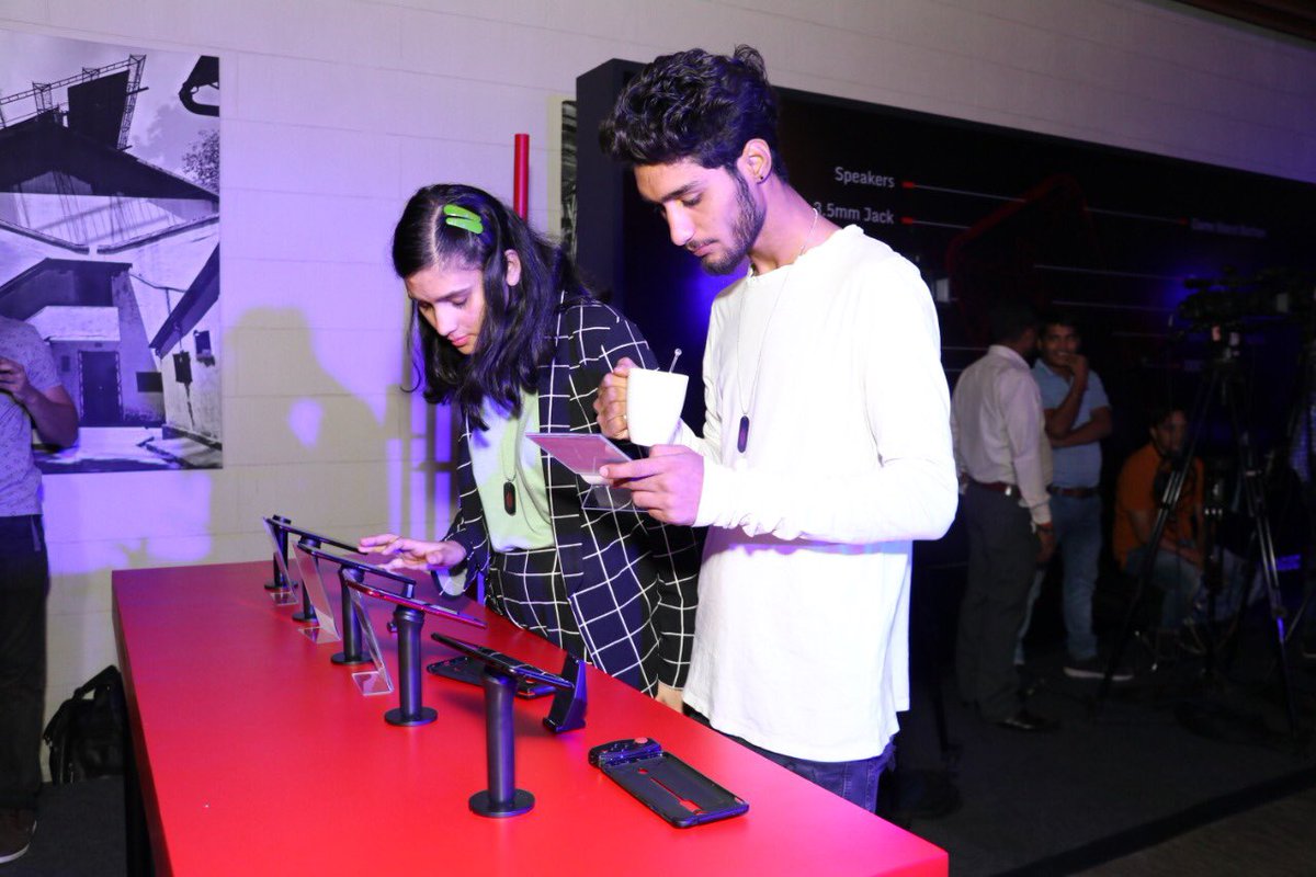 RedMagicIN's tweet image. God is for real. Here’s the proof. #GodModeOn #GameTimeAnytime
Available from 27th June on Flipkart: bit.ly/2x0OpI8