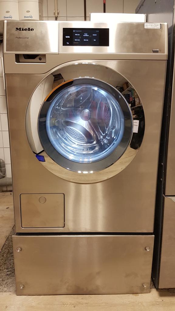 Vandaag de eerste "nieuwe geweldenaar" van <a href="/MieleNederland/">Miele Nederland</a>  geplaatst op ons eiland Texel. Mooie machine! #vorigewasvan1997