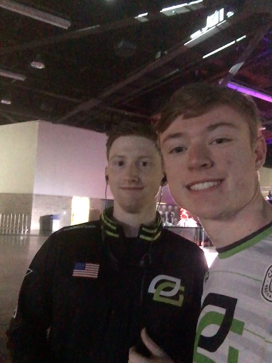 Stainless_US's tweet photo. Easily the best part of #CWLAnaheim was getting to meet so many amazing people. Thank you to everyone I had the pleasure of meeting for making this weekend so incredible. https://t.co/wdkEAVmzLk