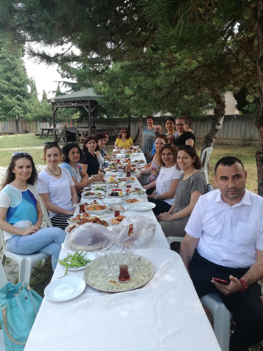 TuzlaBarbaros's tweet photo. SAYIN BAKANIMIZIN DEDİĞİ GİBİ "ÇAYIMIZI DA İÇERİZ İŞİMİZİ DE YAPARIZ "KENDİ ELLERİ İLE HAZIRLADIKLARI BU GÜZEL KAHVALTI İÇİN ÖĞRETMEN ARKADAŞLARIMA VE OKUL ÇALIŞANLARIMIZA ÇOK TEŞEKKÜR EDİYORUM. 💖💖💖💖💖💖💖💖💖💖💖💖 https://t.co/Bw7GSzoixz