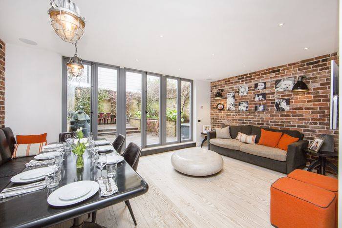 DestLondon's tweet image. Our Argyll Road property oozes sophistication with high end furnishings &amp;amp; luxurious fabrics ✨ There is still some availability left for this summer!

destinationlondon2000.com/property-info/…

#LONDON #londonholiday #luxuryrentals #vacationrental #citybreak #holidayhomes #travel #visitlondon