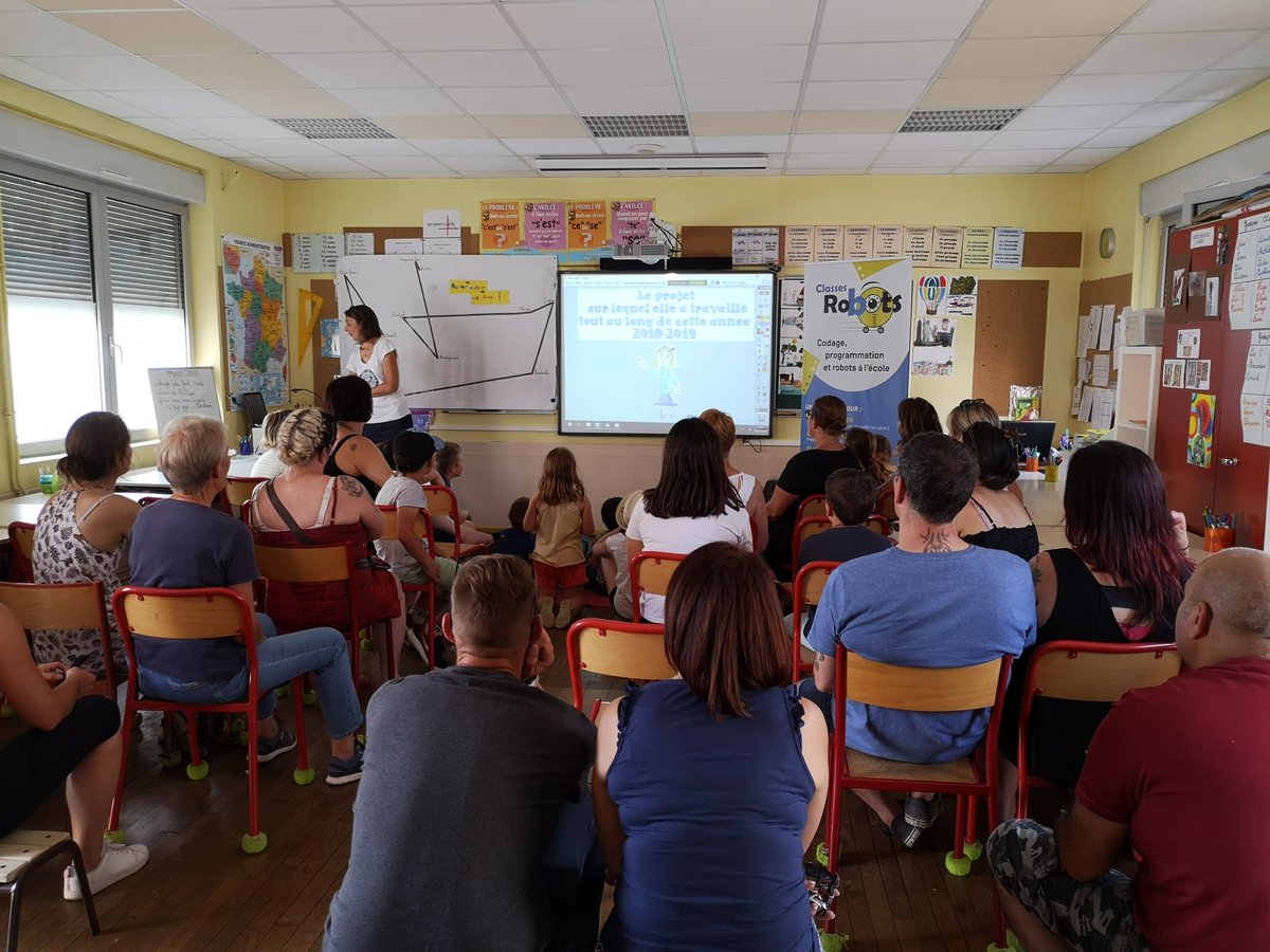 Restitution Classes-Robots à Lamarche-sur-Saône. Bravo aux élèves de CE2-CM1 et à toute l'équipe pour le voyage à travers le monde auquel ils nous ont invité. <a href="/21Dsden/">DSDEN 21</a> @dane_dijon @Canope_21 <a href="/AcademieDijon/">Académie de Dijon</a>