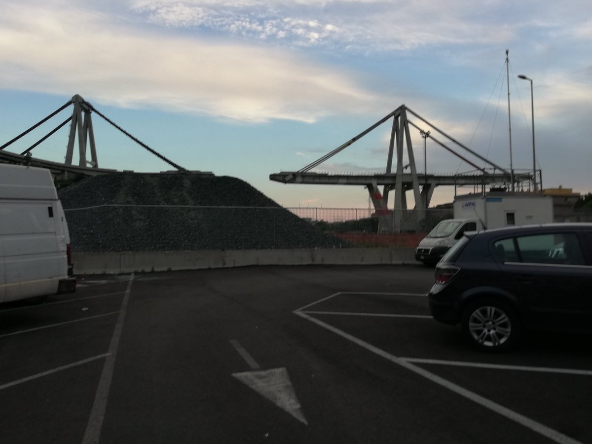 #assembleapubblica #certosa #genova #pontemorandi #cittadini #sindacobucci #quartiere #assemblea su esplosione ponte Morandi rimandata dal 24 al 28, ma forse il 27. Ancora nessuna risposta certa, notizie sospese e imprecise su evacuazione abitazioni e mezzi da sgomberare.