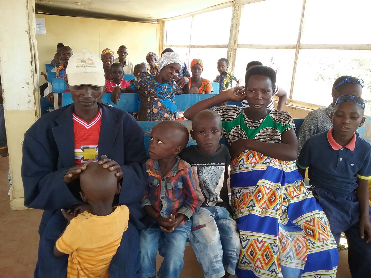 remybara2012's tweet photo. Le rapatriement des Réfugiés burundais du camp de KAKUMA se poursuit. Ce 18 juin, ceux convaincus de la paix, sécurité et tranquillité prévalant sur tout le territoire burundais ont été volontairement rapatriés. C'est une évidence de la normalisation d conditions sociopolitiques https://t.co/1rR1w30D4s