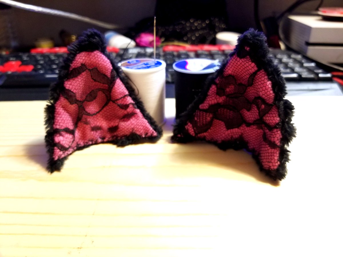 SweeetMuffin's tweet photo. Finished the 2nd ear and made another set to be finished later! 
#streamlife #streamer #streamergirl #mixerstreamer #mixerlove #mixergirl #mixer #gamer #gamergirl #gamergirls #girlgamer #girlsofgames #neko #nekoears #handmade #handsewn #nekogirl #fuzzyears https://t.co/4ci4wIzBaS