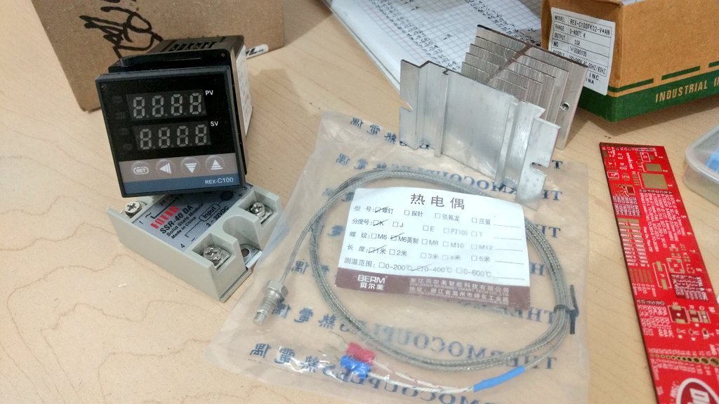 IObrizio's tweet photo. Mi nueva adquisición para jugar con sistemas de control.
🌡️Controlador de temperatura # REX-C100
Trae un #SSR y un #termopar.
#diy #makersgonnamake #thermal #Control #relay https://t.co/oe5NEN49LN