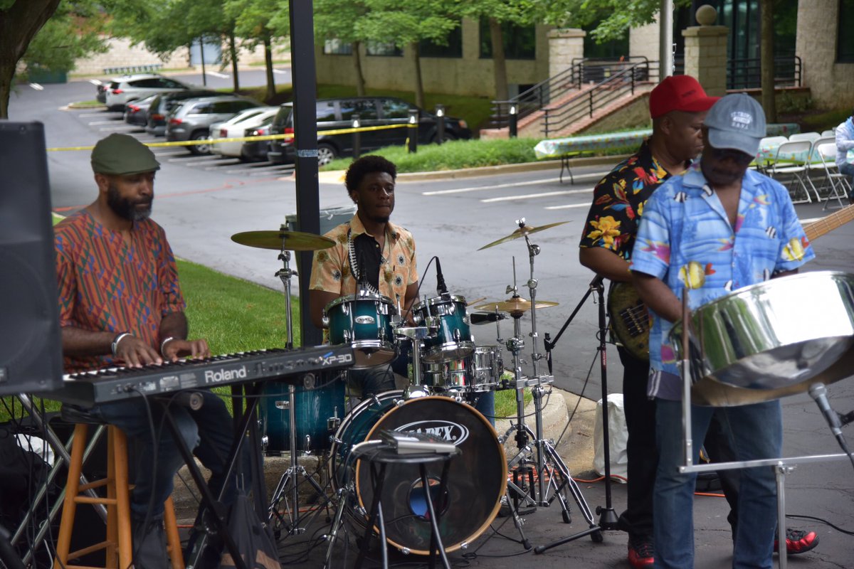 EmergentWeGo's tweet photo. We brought the sounds and flavors of the islands to our annual Gaithersburg summer bbq. Thank you to @HeroDogsInc for bringing our four-legged friends to the party! #eGIVE #IslandOasis https://t.co/rmlJ1B2OOG