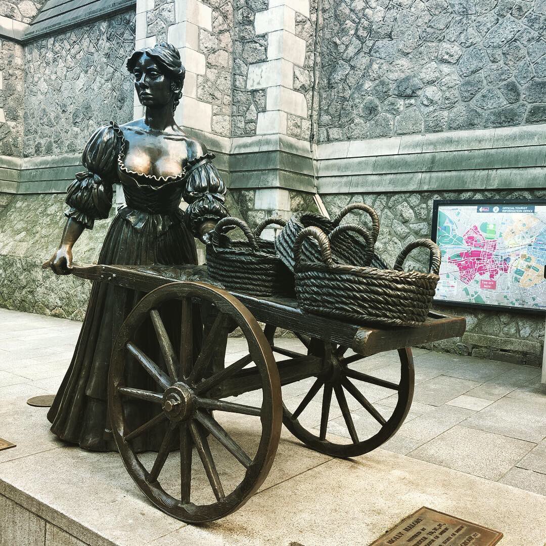 Katie Cole tweet media