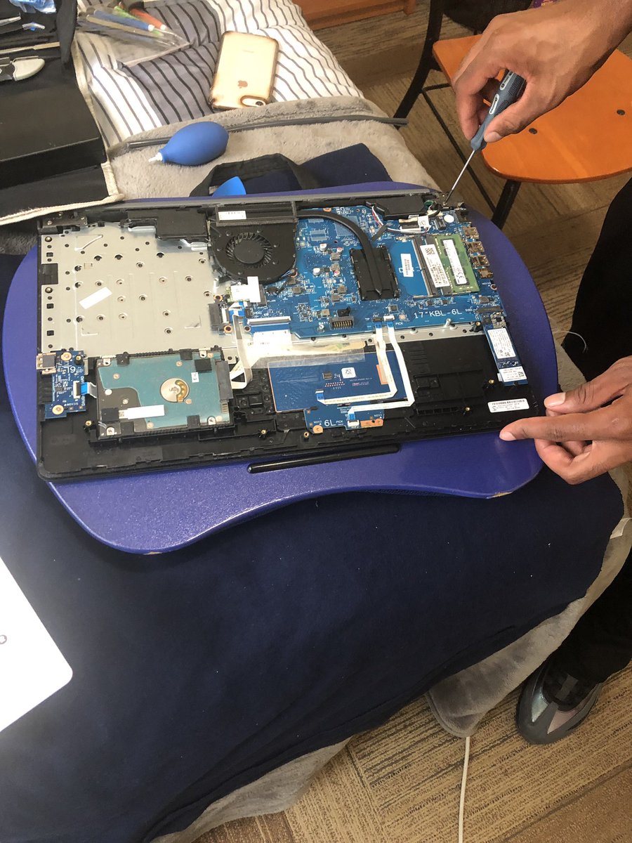 ThePromiseTech's tweet photo. A problem has surfaced and @Willlum____ was able to solve it💯. Real life scenario 
#ThePromiseTech #Engineers #Computer #Hardware #Technician #Real #Issue https://t.co/6rSmTWJKQs