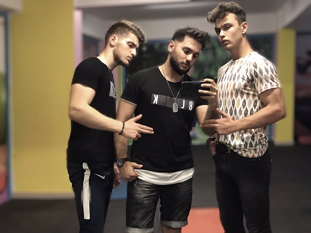 Neyiz biz mahşerin 3 atlısı falan mı ? 😝🤙🏼😈