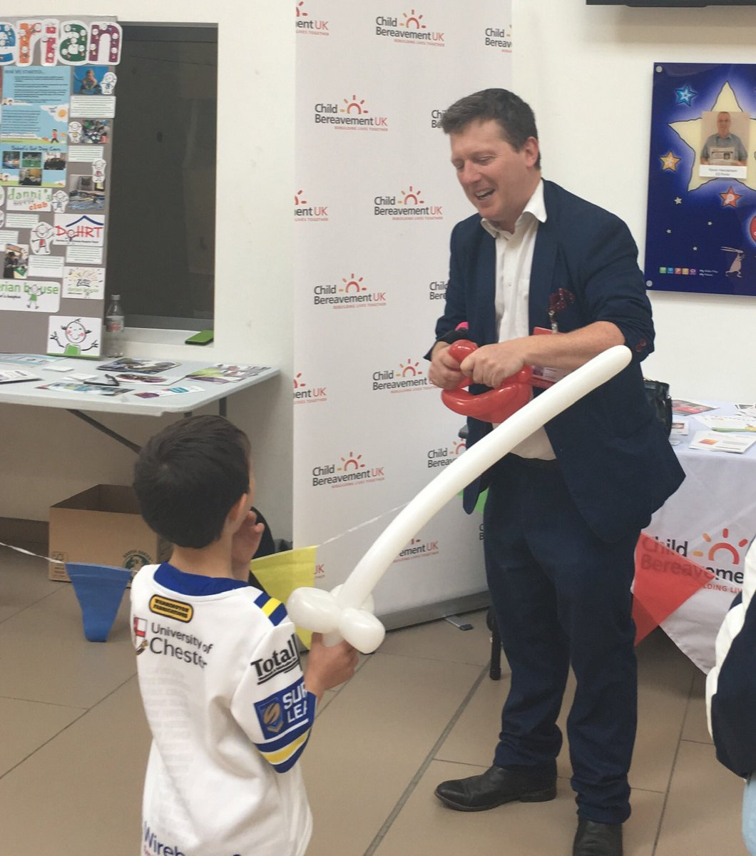 NWChildrenPCN's tweet photo. @NWChildrenPCN Raising awareness and having fun @AlderHey in #childrenshospiceweek with #balloons and #magic by #BarringtonPowell - @DerianHouse @ClaireHouse @Zoes_Place @cbukhelp @CBNtweets @RNSPublications @Tog4ShortLives https://t.co/rD3sJcnkXF