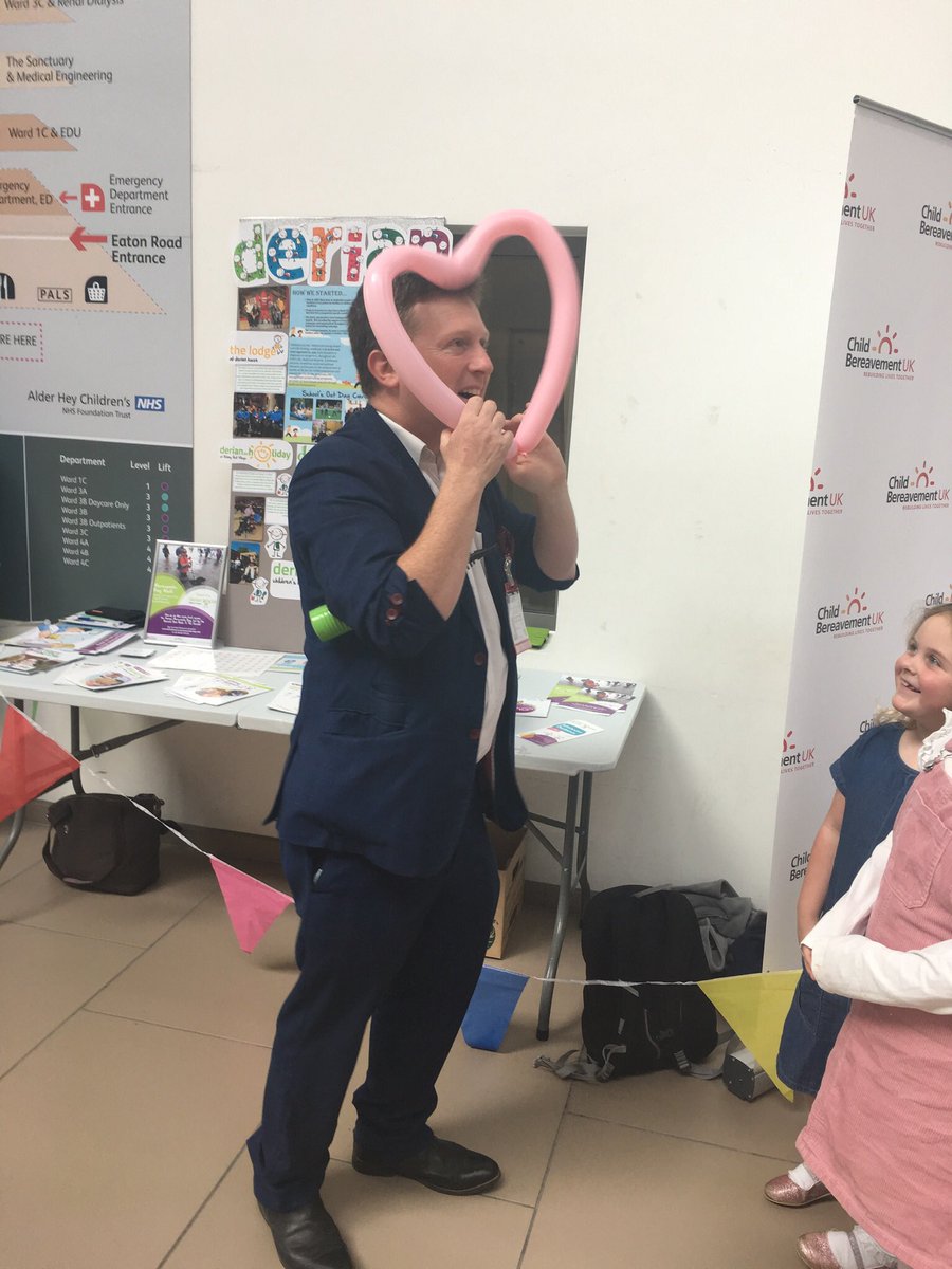 NWChildrenPCN's tweet photo. @NWChildrenPCN Raising awareness and having fun @AlderHey in #childrenshospiceweek with #balloons and #magic by #BarringtonPowell - @DerianHouse @ClaireHouse @Zoes_Place @cbukhelp @CBNtweets @RNSPublications @Tog4ShortLives https://t.co/rD3sJcnkXF