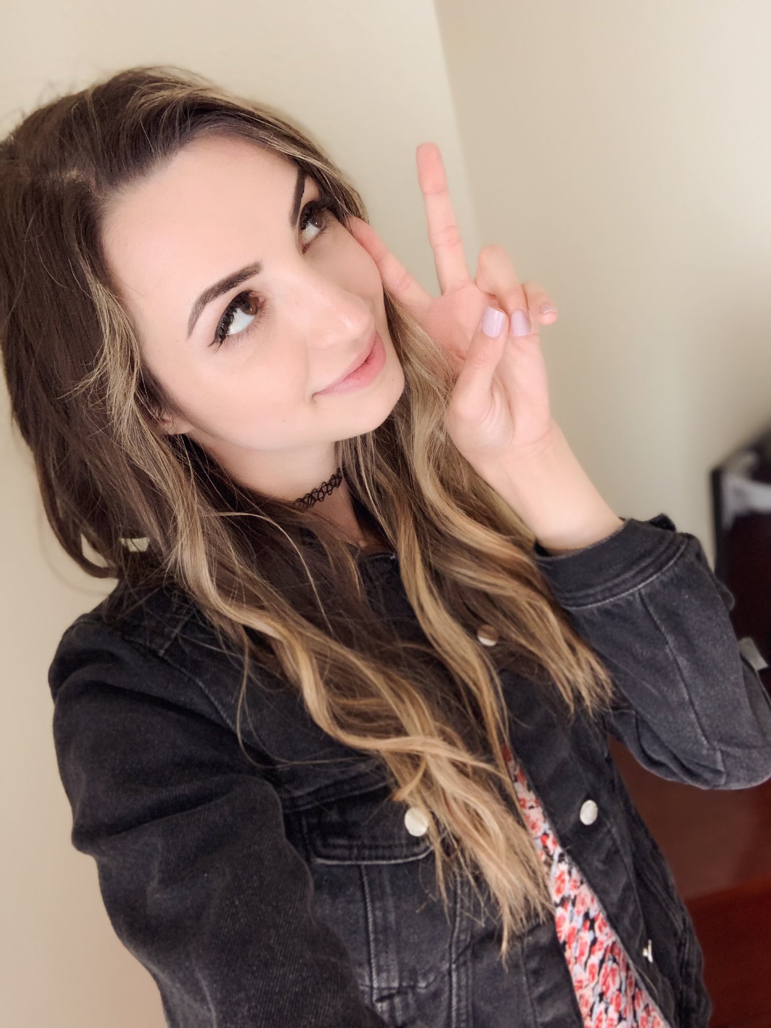 gibi-on-twitter-my-choker-keeps-me-grounded-https-t-co-3fiqm3tvmc-twitter