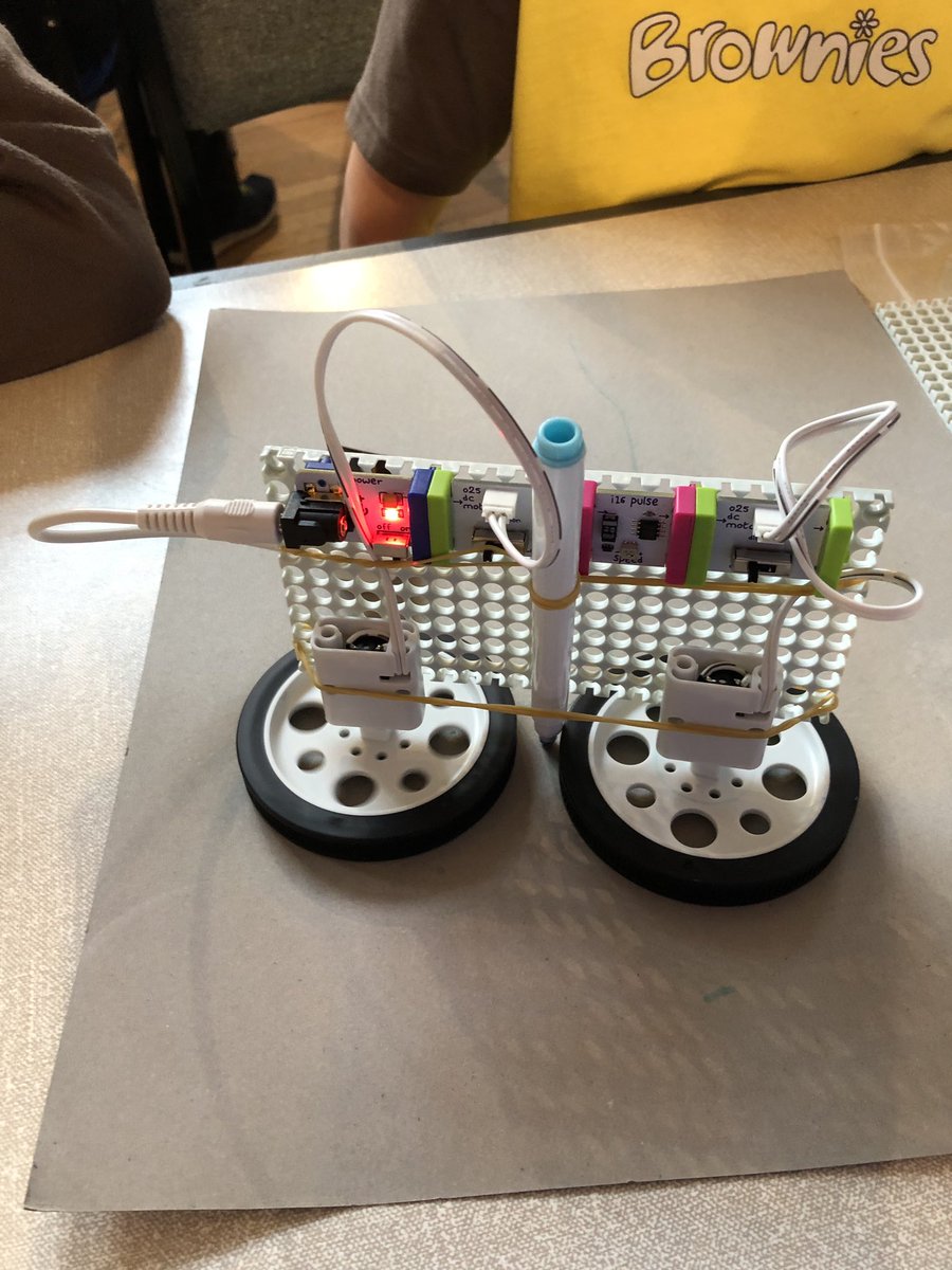 At Brownies tonight the girls learnt about robotics and using some kits kindly lent from <a href="/KirkleesLibrary/">Kirklees Libraries</a> were able to make circuit cars, a launcher and a doodle tool #brownies #girlguiding #girlscan #kirkleeslibraries <a href="/Girlguiding/">Girlguiding</a> <a href="/HGirlguiding/">Huddersfield Ramsden Division Girlguiding</a>