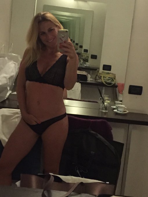 Ore 24 inizia la diretta vi aspetto su https://t.co/kM6mQkQ3CY https://t.co/YtNMsgX5iO<a href="/tag/friends"class="tags"><span>#friends</span></a><a href="/tag/grottammare"class="tags"><span>#grottammare</span></a><a href="/tag/43parallelo"class="tags"><span>#43parallelo</span></a><a href="/tag/osteriedellarancio"class="tags"><span>#osteriedellarancio</span></a>