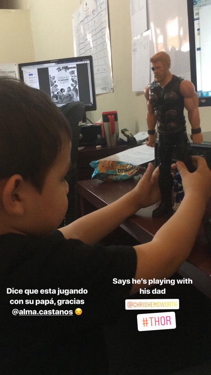 chute89's tweet image. Hey @chrishemsworth looks like you have another son according to my wife, @almacastaños. he is my son, and just so you know i have my two eyes though, just saying... 😒 #thor #ChrisHemsworth #youarenothisfather #diegoiamyourfather #avengers #thorvsme