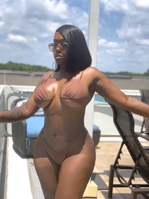 Watch Ashley D's leaked NSFW photo on TwXstars