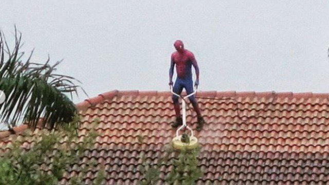 FOX5Atlanta's tweet image. JUST IN:  'Spider-Man' seen pressure washing roof of Florida home during rainstorm dlvr.it/R6rCNn