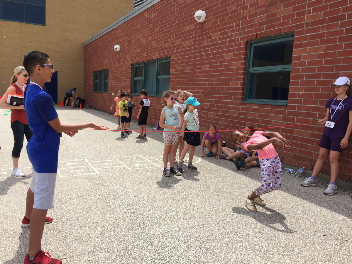 C’est la journée Sautons en cœur à La Source. Nos élèves se sensibilisent à l’importance de prendre soin de notre cœur. #ActifPourlaVie <a href="/coeuretavc/">Cœur + AVC</a>