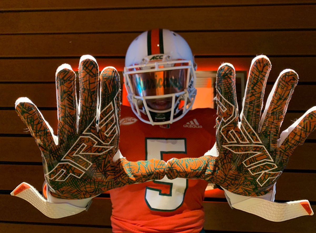 HialeahTBreds's tweet photo. Today your dream came true @FEaford Congrats on committing to @canesfootball itโs a great day to be a T-BRED ๐ฏ your dad would be very proud of you son โค๏ธ๐ #UMCommit #HialeahFootball #TbredFootball #TbredPride #HialeahBoys https://t.co/xNCqcfFtXp