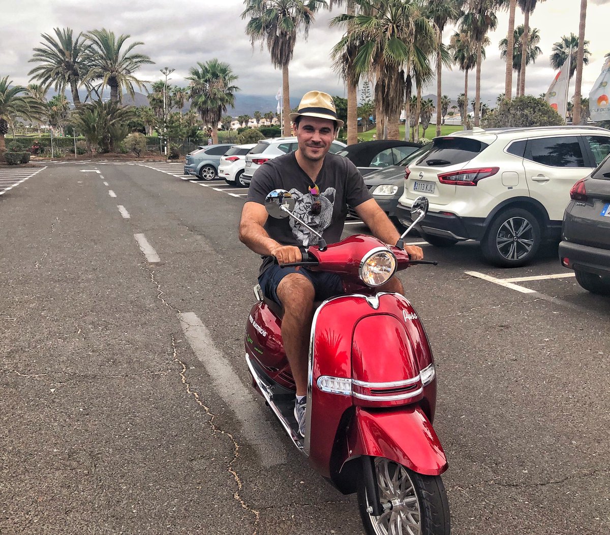 CanIslandsGreen's tweet photo. In focus @ecomobilityGWes  Sustainable Electric Mobility 🛵@MudMan77527085 @ArhireAlexandru @JohnBeckley #CanaryGreen @GolfDelSur ⛳️ #Sustainablemeetup #Tenerife 🌴 #newrules 💥 @LifeInTenerife https://t.co/AZ6MuaBhVc