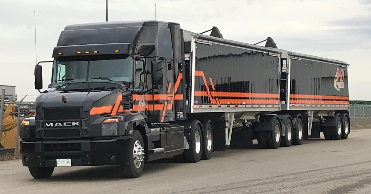 𝙉𝙚𝙬 𝙈𝙖𝙘𝙠 𝙘𝙪𝙨𝙩𝙤𝙢𝙚𝙧! Our own Brad Oliver spoke with this driver and he loves the <a href="/macktrucks/">Mack Trucks</a> mDrive transmission, 70” sleeper and all the amenities the Anthem has to offer. “It’s 10x better” than the tractors they previously used.

#anthem #mdrive #macktrucks