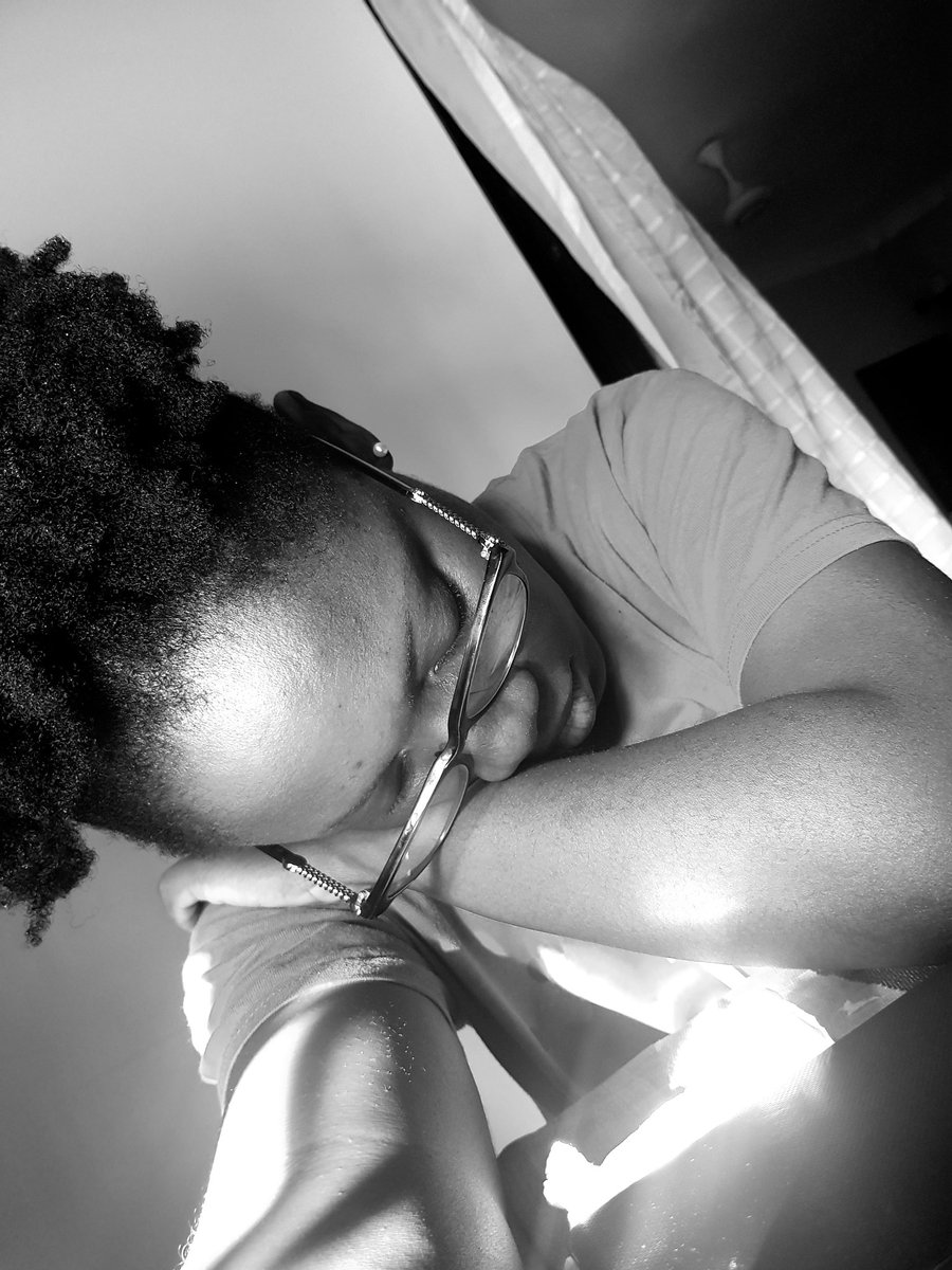 miz_akwele's tweet photo. This is my real face
This is my real hair
This is my real mood live in coloured and BnW

...and my fingers 🤧 because #VanityTuesday 

CC: @winnie_sofeeah @iamkwesichina https://t.co/1dMppu6iEq