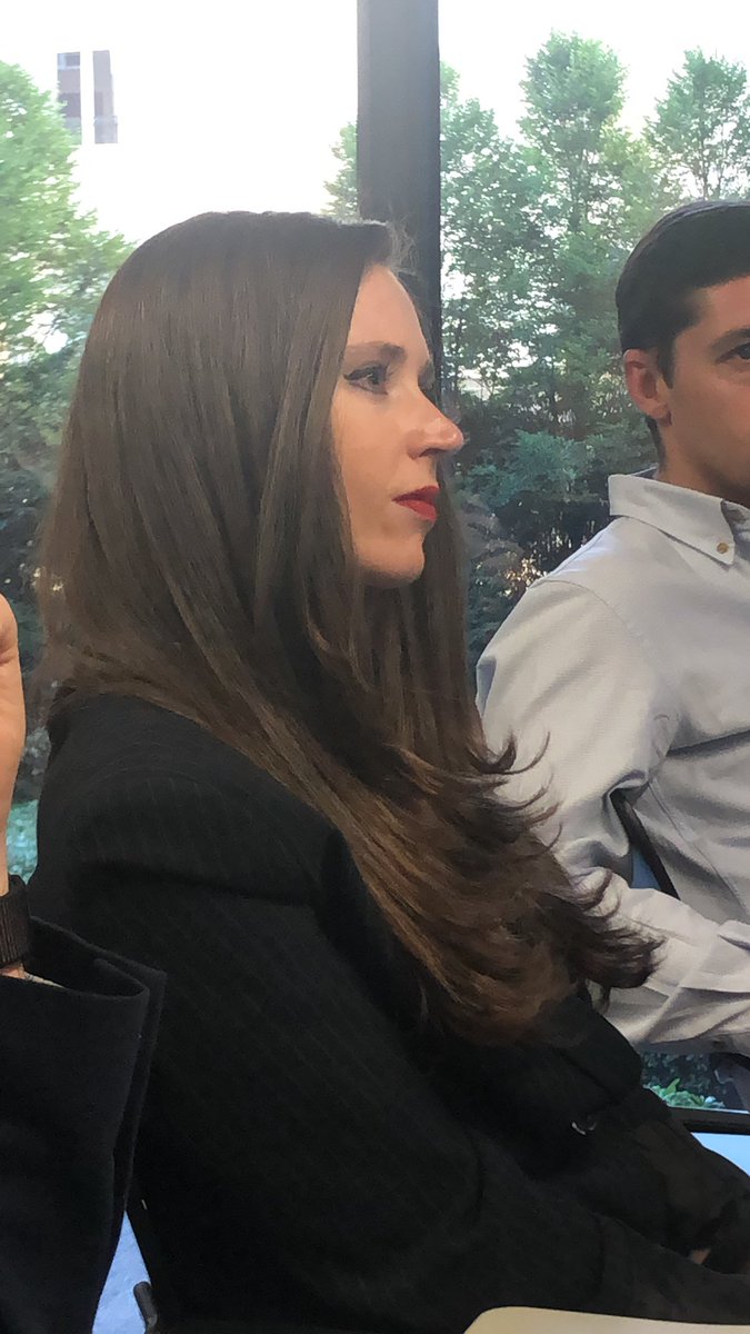 soydigitalwoman's tweet photo. Our @soydigitalwoman  is everywhere #AlinaFranco #founder @vudoir presenting her pitch at @Harvard Business School Businnes Ángels club #Madrid #BeU #UU #DoubleU https://t.co/r0k9jkhaAj