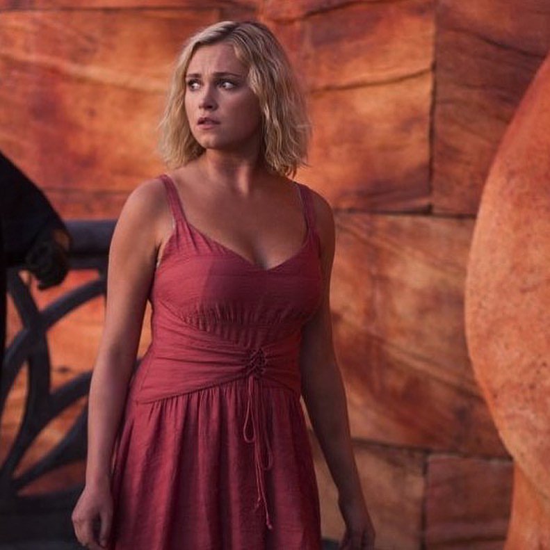 76. Clarke Griffin / The 100