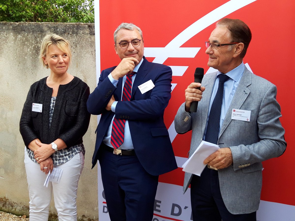 CaissEpargneBFC's tweet photo. Inauguration de l'agence #cebfc de Saint-Germain-Du-Bois, avec @cedricmignon, Madame le maire, et toute l'équipe de l'agence. Une banque à votre service qui propose toujours le meilleur de l'humain et du digital #inaugagence https://t.co/ckBMgJ93El
