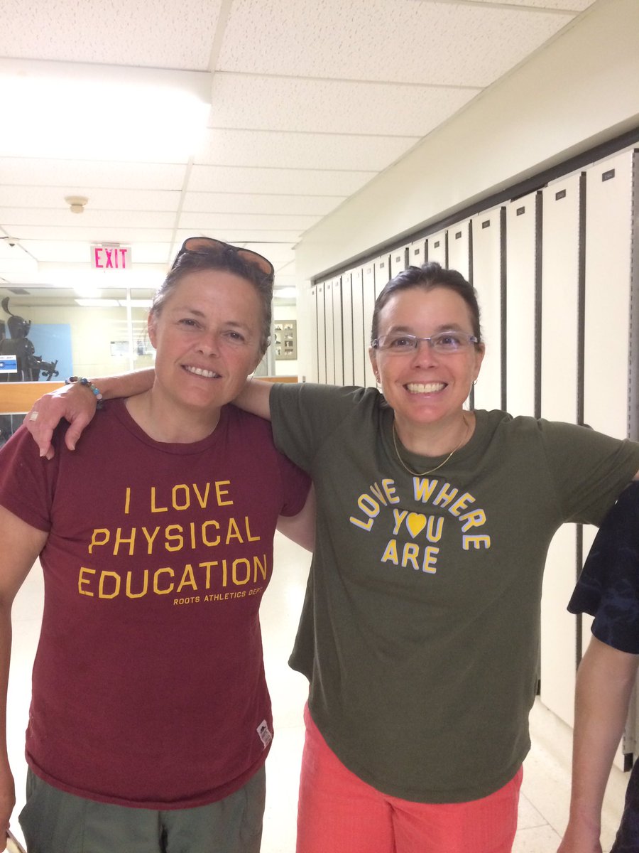 Reppin' our teachables with T-shirts @LaSalle_LDSB 🏃🏽‍♀️🌎#friendsandcolleagues