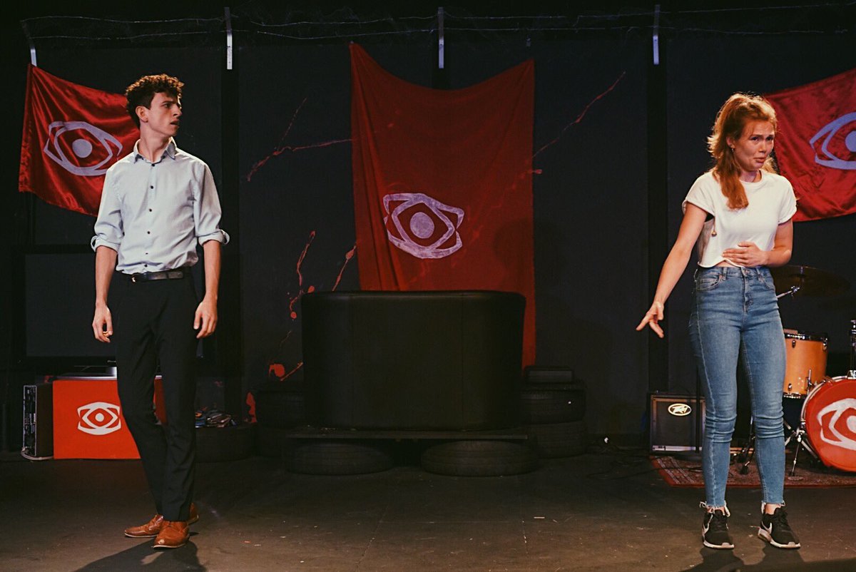 paper_creatures's tweet image. We ‘emerged’ from our Creature Cave last night, away from planning the next venture to support our pals at @flux_theatre for @EmergeNight and my god were we amazed!!! 👏