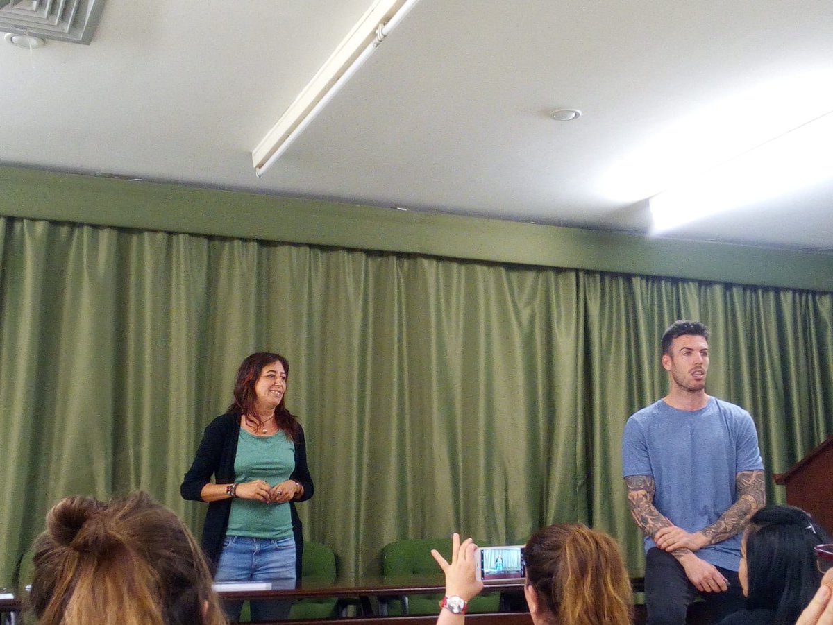 Esta mañana intervención de #MiguelRoldan en Universidad de Sevilla explicando su situación a el alumnado de #US con @CristinaHonora6 

#YoTambienApoyoAMiguel