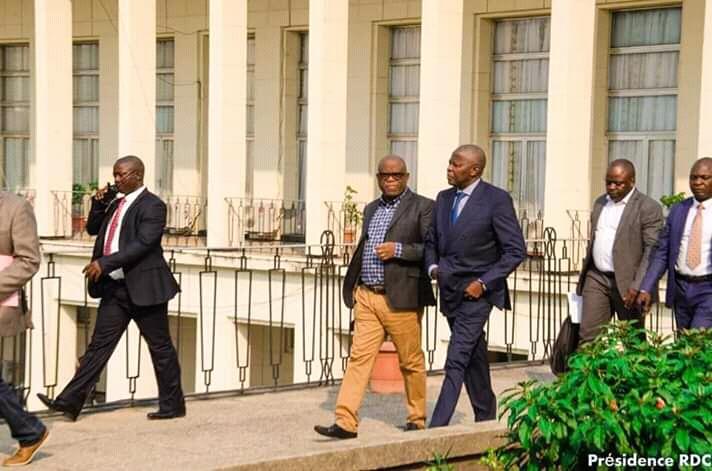 Premier lot.#La remise des jeeps neufs aux membres du cabinet du chef del'État# <a href="/VitalKamehre1/">Vital Kamerhe</a> <a href="/fatshi13/">Félix A. Tshisekedi</a> <a href="/radiookapi/">Radio Okapi</a>