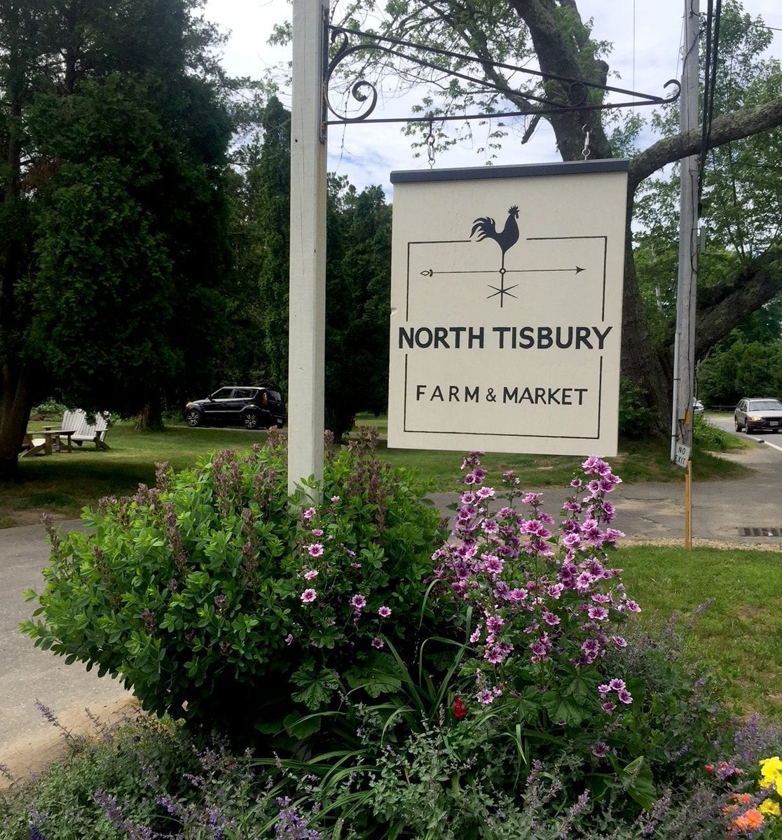When visiting #marthasvineyard be sure to check out North Tisbury Farm &amp; Market - chocked full of great local produce, dry goods, delicious pasties, flowers, coffee, and more! pointbrealty.com/blog/marthas-v… #visitmvy #visitma #farmtotable #shoplocal #takeaway