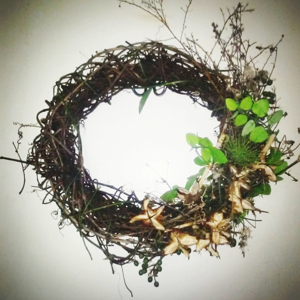 this is my therapy...
#shescrafty #handmade #handmadewreaths #arttherapy #muscadinevines #cottonblumes #thingsthatgrowingeorgia #wreathmaker #bipolardisorder #nomoreshame #keepingitreal