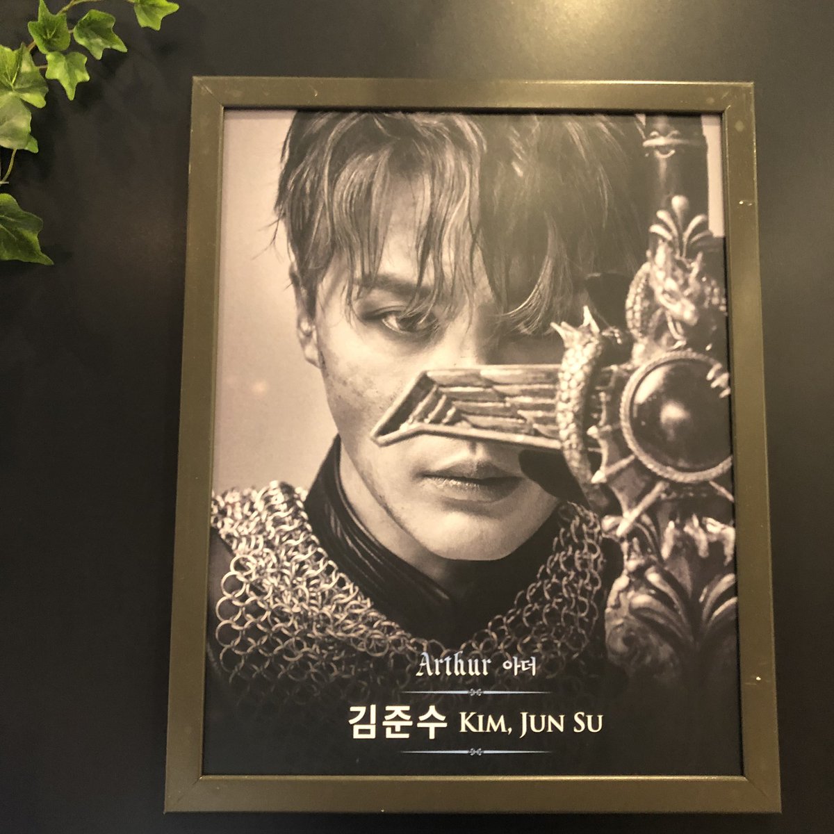 lala_xia's tweet photo. 같이 본 머글이 쇼뮤지컬보다도 화려하고
정신없이 몰아쳐서 숨도 안쉬고 봤다고
1막 2막 샤더왕의 캐릭터 연기 변화에 감탄을 금치 못했다고..어깨는 뿜뿜..이런 ���람의 팬이라 행복할뿐
#김준수 #XIA #XIA준수 #시아준수 #JUNSU #XIAJUNSU #ジュンス #金俊秀 #엑스칼리버 #xcalliber #샤더왕 https://t.co/s7NlGZDt2p