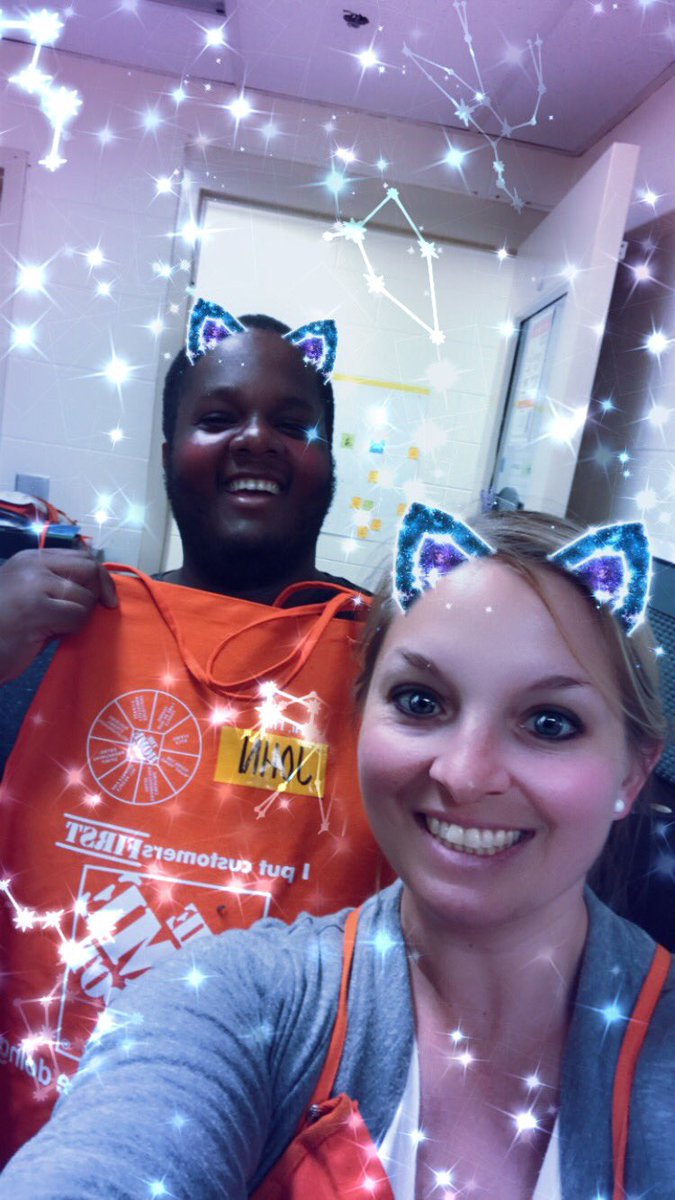 KristaMckinstry's tweet image. #TheRealSouthPhilly #30daycheckin #Theredtapeisoff John in D96 celebrating his first thirty days with a shiny new apron and a yellow name tag. Keep up the great work sir! @dennison_bryan @Lorrainbutler @NicolasColodiy @Roseann74