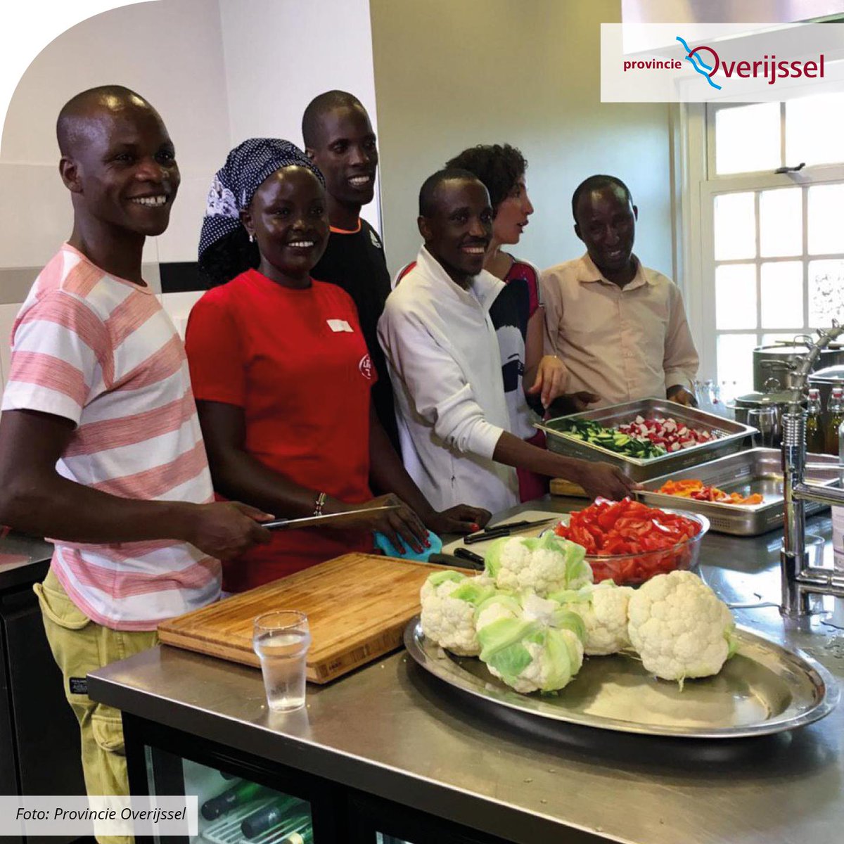 Keniaanse ugali met oer-Hollandse hachee. @nadiazerouali kookt met deelnemers en winnaars van de <a href="/marathonzwolle/">Zwolse Halve Marathon</a>. 🍽️ Binnenkort meer op natafelenmetnadia.nl! #natafelenmetnadia